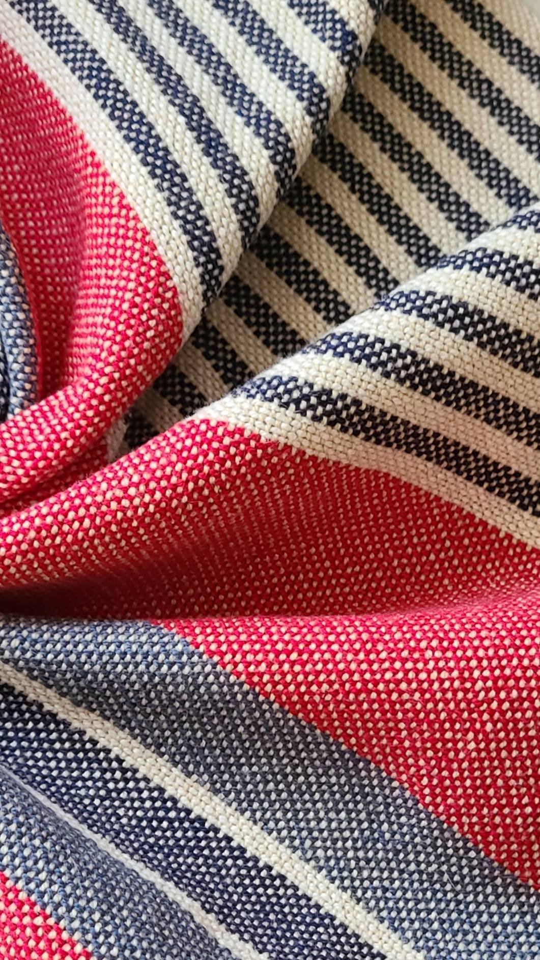 Signature Stripes Tea Towel in Classic - Image 8