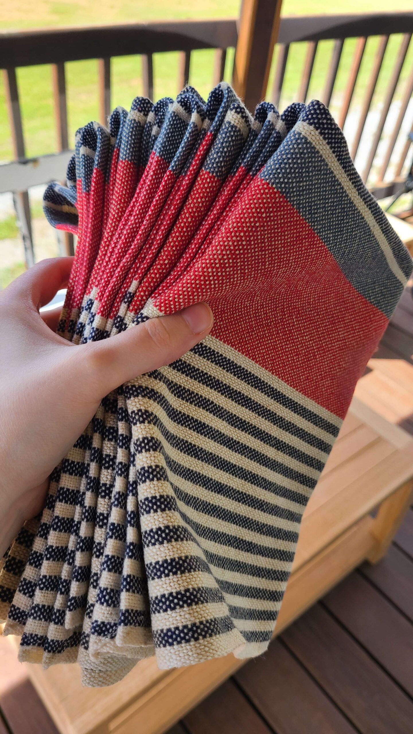 Signature Stripes Tea Towel in Classic - Image 7