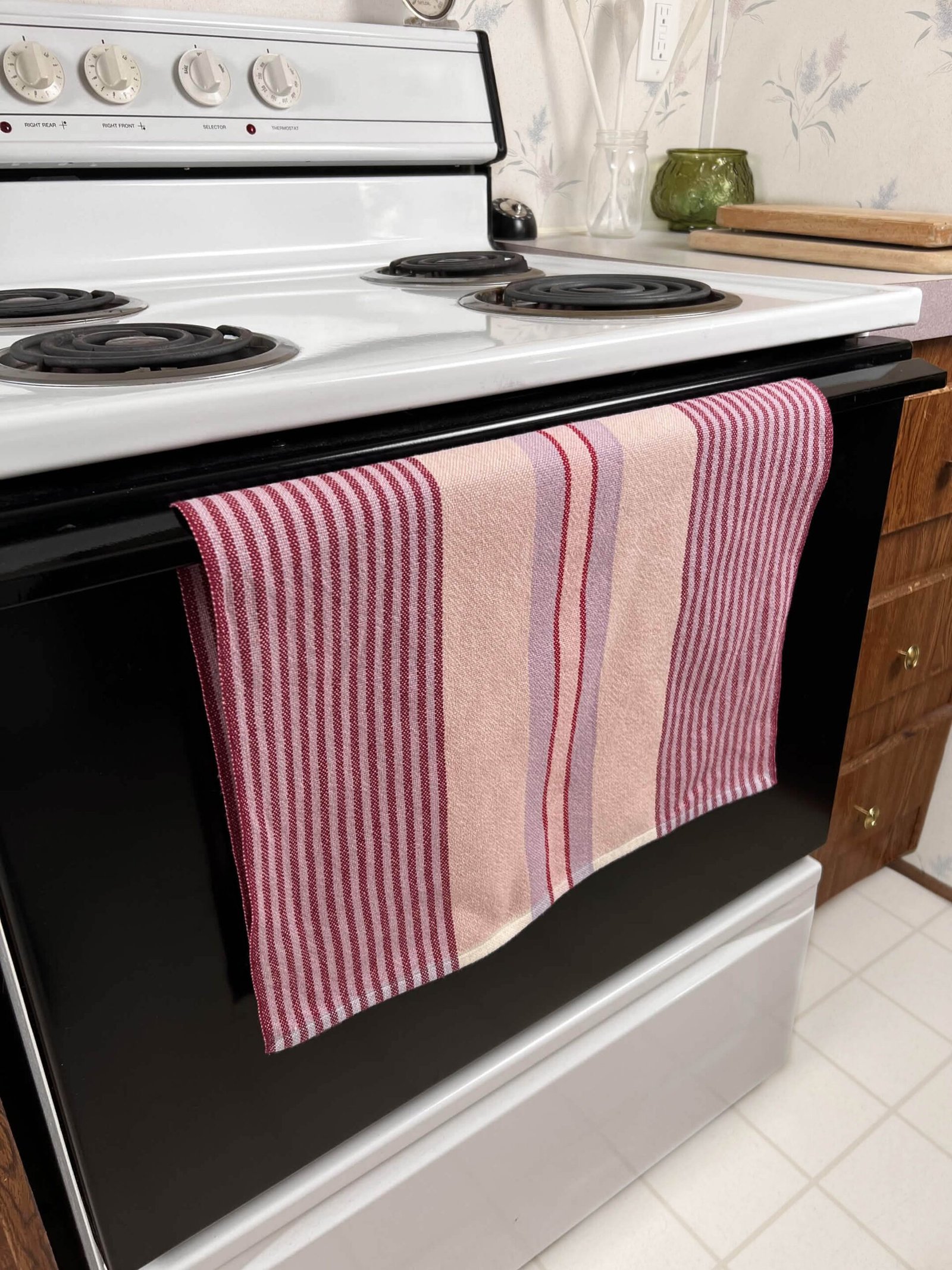 Signature Stripes Tea Towel in Berries and Cream - Pink - Image 3